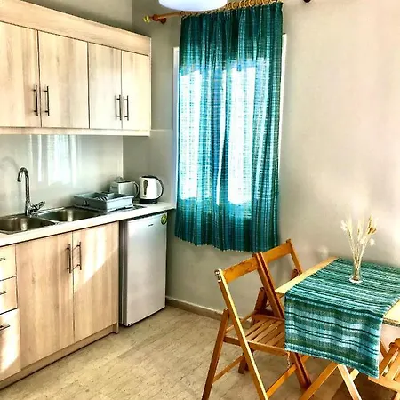 Guest house In - 2 Bedroom Apartment, With Swimming Pool, Two Steps From The *