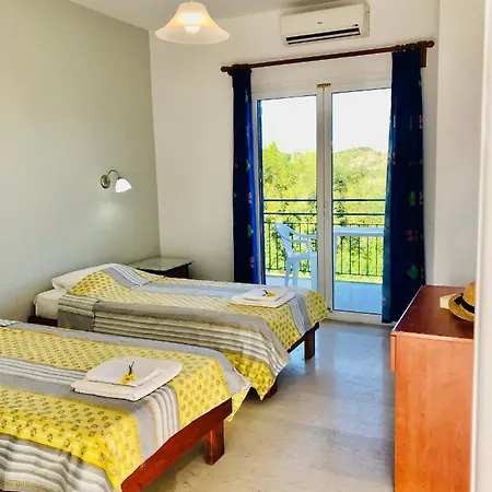In - 2 Bedroom Apartment, With Swimming Pool, Two Steps From The Roda (Corfu)