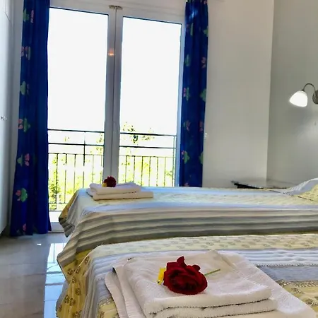 In - 2 Bedroom Apartment, With Swimming Pool, Two Steps From The Roda (Corfu)