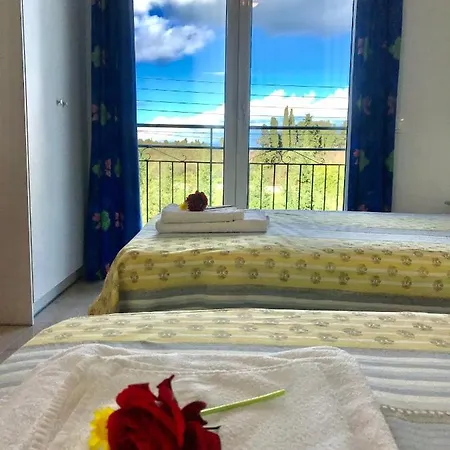 Guest house In - 2 Bedroom Apartment, With Swimming Pool, Two Steps From The *