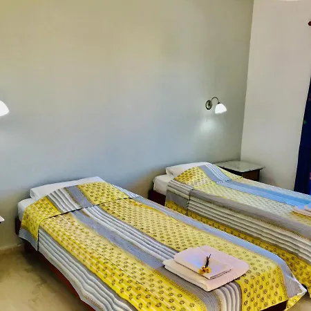 Guest house In - 2 Bedroom Apartment, With Swimming Pool, Two Steps From The