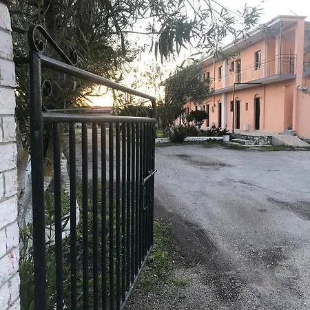 In - 2 Bedroom Apartment, With Swimming Pool, Two Steps From The * Roda (Corfu)