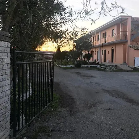 Πανσιόν In - 2 Bedroom Apartment, With Swimming Pool, Two Steps From The Ρόδα